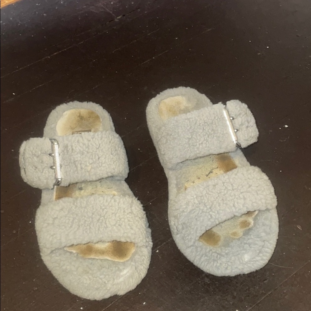 Ugg fuzz yeah slides size 6